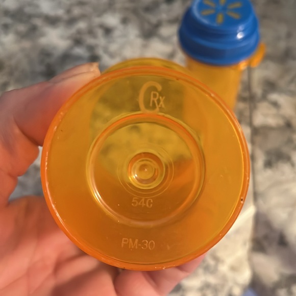 1 large and 3 small Empty Medicine Pill Amber Plastic Containers Prescription - Picture 4 of 5